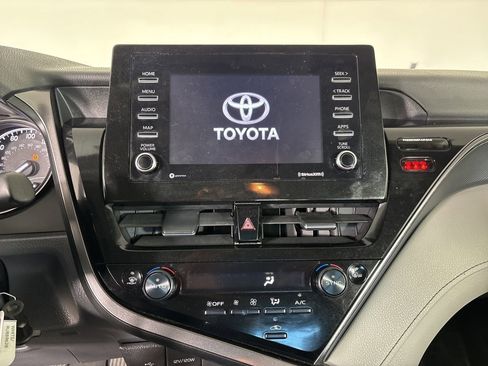 Used 2024 Toyota Camry SE image 15