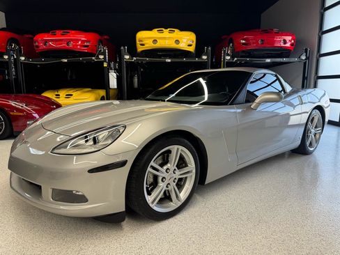 Used 2008 Chevrolet Corvette Coupe w/ Z51 Performance Package RWD image 4
