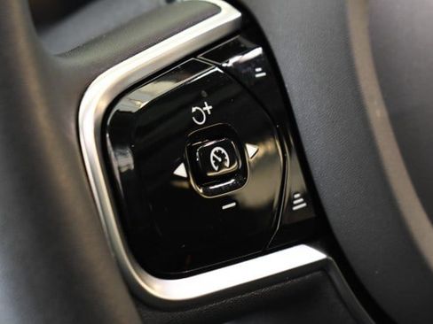 Used 2023 Volvo XC90 B6 Plus AWD/4WD image 32