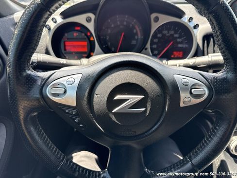 Used 2016 Nissan 370Z Coupe RWD image 18