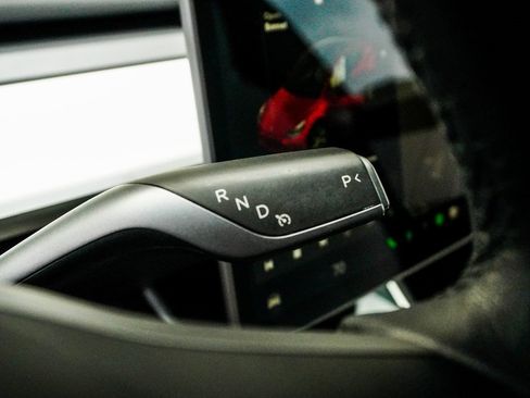 Used 2021 Tesla Model Y Long Range image 32