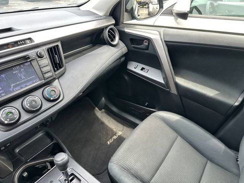 Used 2018 Toyota RAV4 LE FWD image 25