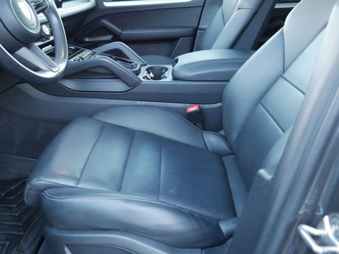 Used 2024 Porsche Cayenne image 5