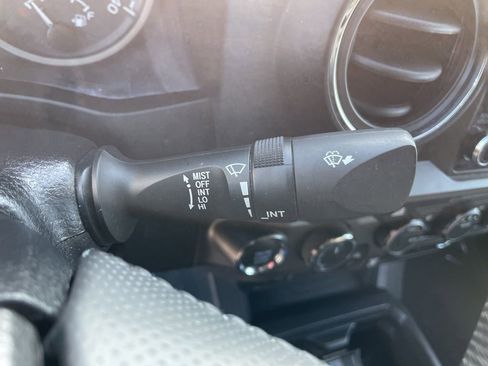 Used 2021 Toyota Tacoma TRD Sport w/ Technology Package image 16