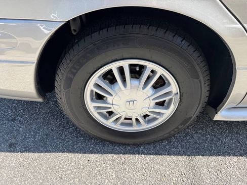 Used 2005 Buick Le Sabre Custom image 9