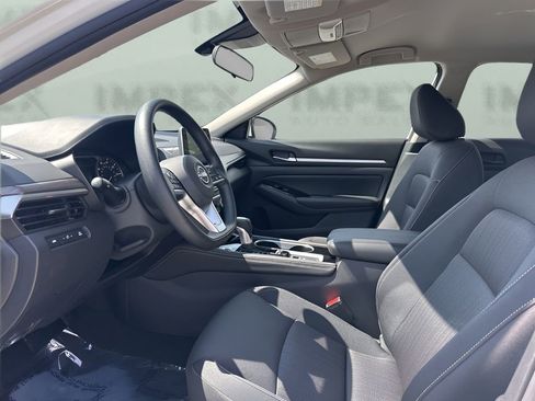 Used 2023 Nissan Altima 2.5 SV image 9