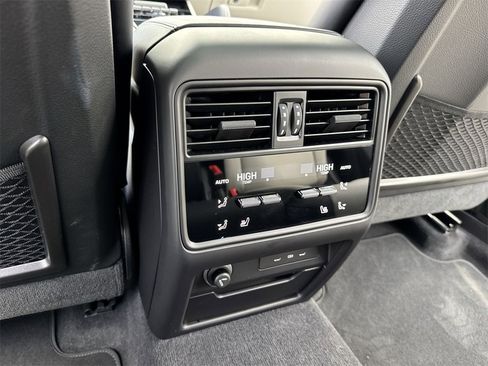 Used 2024 Porsche Cayenne S image 38