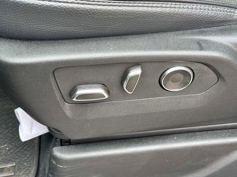 Certified 2025 GMC Yukon Denali image 30