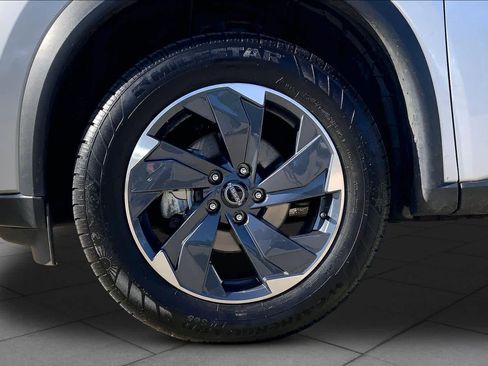 Used 2024 Nissan Rogue SV FWD image 11