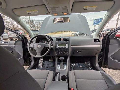 Used 2009 Volkswagen Rabbit S image 10