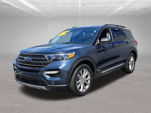 Used 2023 Ford Explorer XLT w/ Equipment Group 202A RWD image 4