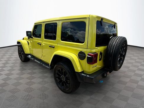 Used 2022 Jeep Wrangler Unlimited Sahara w/ Cold Weather Group AWD/4WD image 8