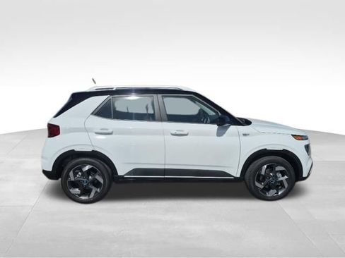 New 2026 Hyundai Venue SEL FWD image 4