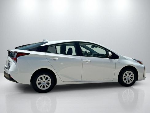Used 2020 Toyota Prius LE FWD image 4