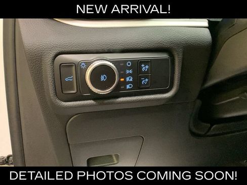 Used 2022 Ford Explorer XLT w/ Equipment Group 202A AWD/4WD image 33