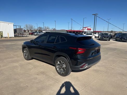 Used 2025 Chevrolet Trax LT w/ Driver Confidence Package image 26