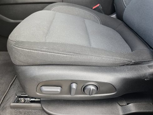 Used 2024 Chevrolet Traverse LT FWD image 25