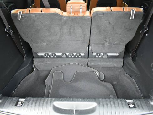 Used 2019 Chrysler Pacifica Limited w/ Tire & Wheel Group FWD image 58
