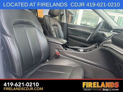 Used 2023 Jeep Grand Cherokee Limited AWD/4WD image 15