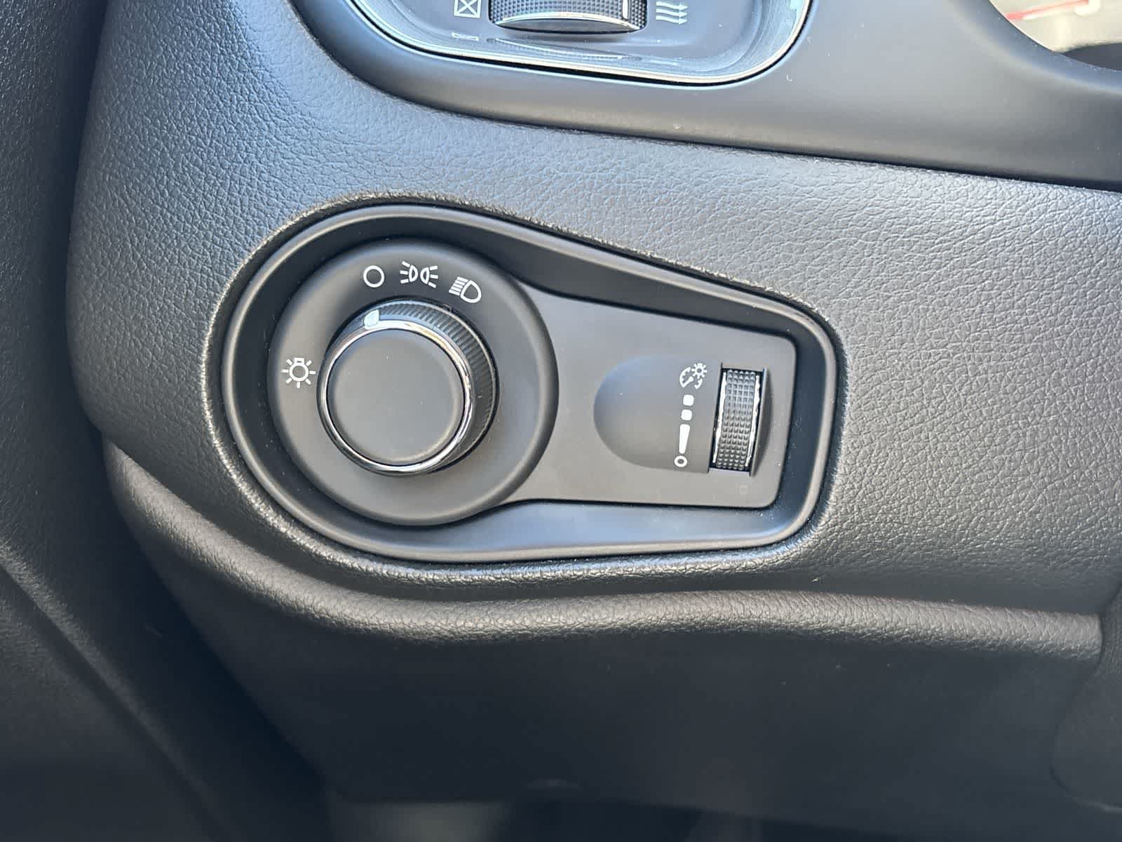 Used 2022 Jeep Renegade Sport w/ Sport Appearance Group AWD/4WD image 11