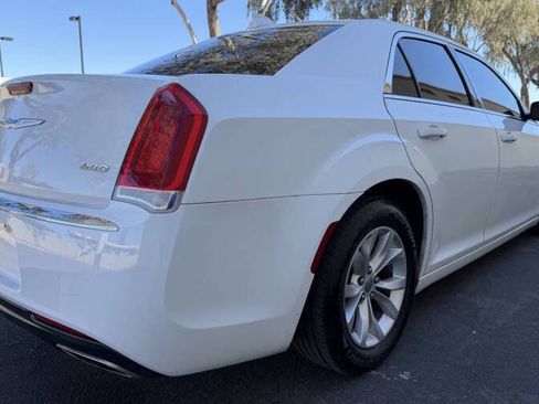 Used 2020 Chrysler 300 Touring image 5