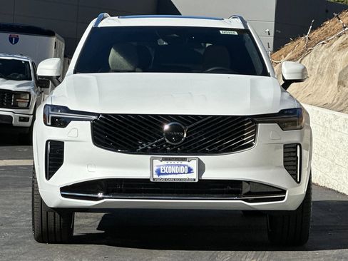 New 2026 Volvo XC90 B6 Plus image 3