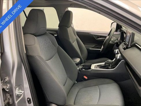 Used 2021 Toyota RAV4 XLE w/ Convenience Package image 6