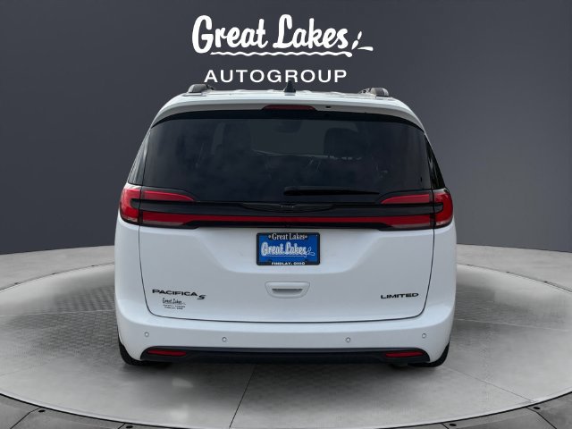 Used 2025 Chrysler Pacifica Limited FWD image 4