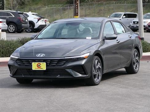 New 2025 Hyundai Elantra Limited FWD image 7