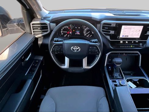 Used 2022 Toyota Tundra SR5 w/ SR5 Convenience Package AWD/4WD image 6