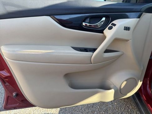 Used 2018 Nissan Rogue SL w/ Premium Package image 7