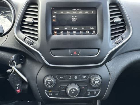 Used 2020 Jeep Cherokee Latitude AWD/4WD image 14