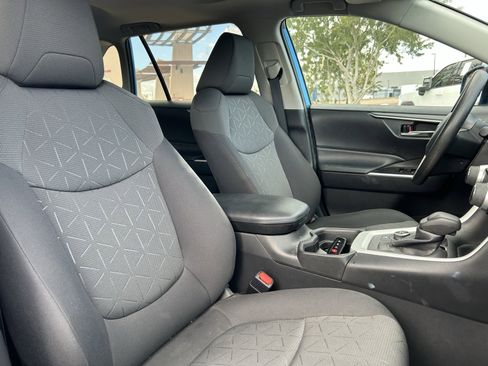Used 2021 Toyota RAV4 XLE w/ Convenience Package image 14
