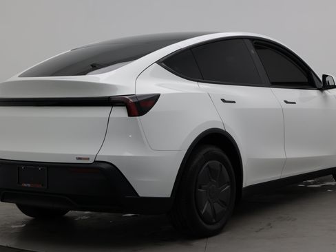 Used 2026 Tesla Model Y 2WD image 7