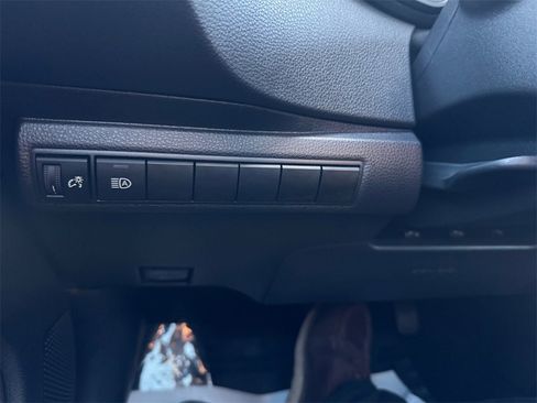 Used 2025 Toyota Corolla LE image 28