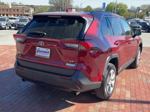 Used 2021 Toyota RAV4 LE FWD image 2
