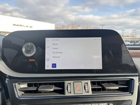 Certified 2025 Lexus ES 350 w/ Premium Package image 24