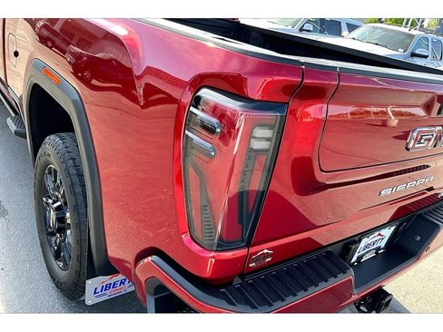 Used 2025 GMC Sierra 2500 AT4 w/ AT4 Premium Plus Package AWD/4WD image 21