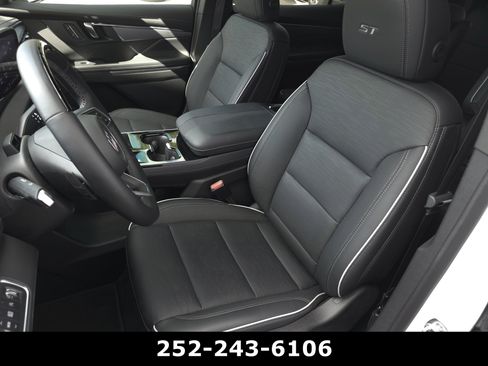 Used 2025 Buick Enclave Sport Touring w/ Super Cruise Package FWD image 10