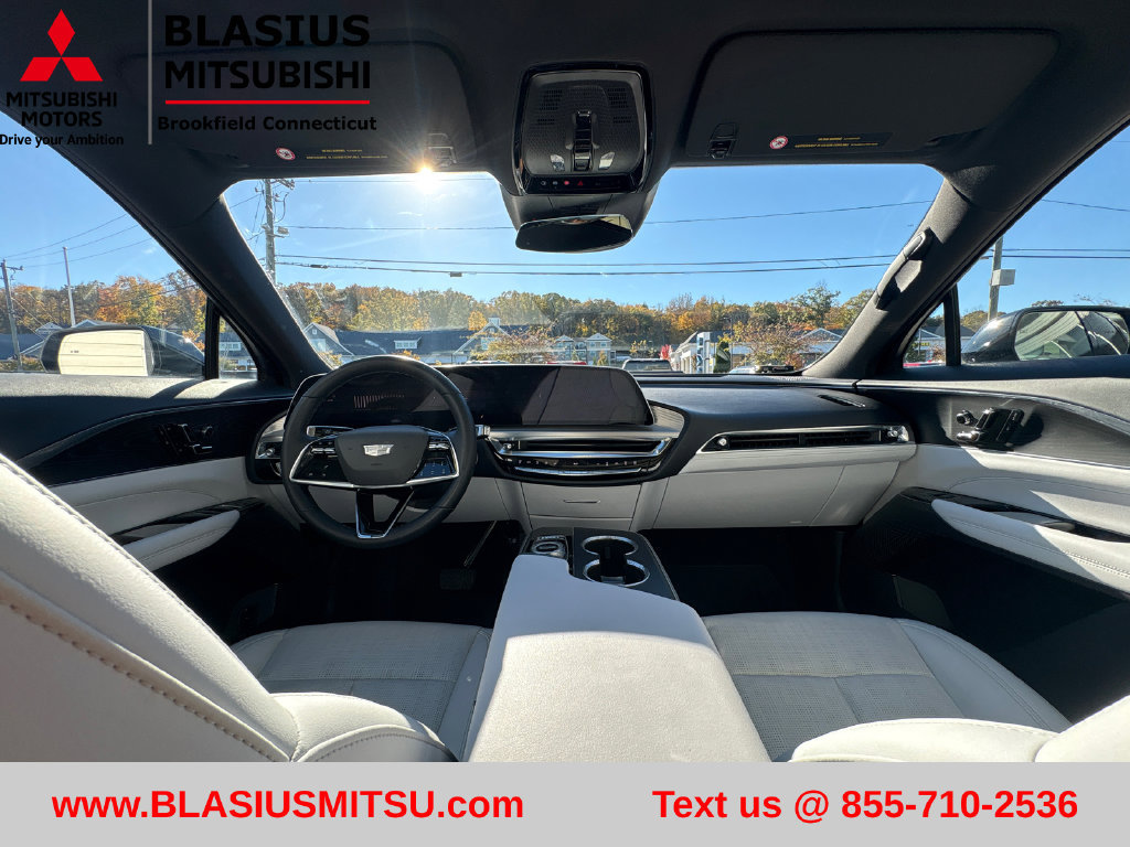 Used 2024 Cadillac Lyriq Luxury AWD/4WD image 35