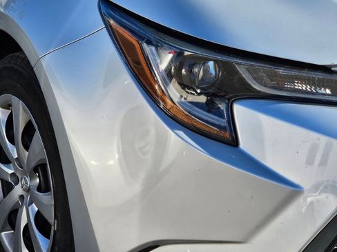 Used 2020 Toyota Corolla LE image 4