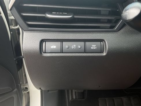Used 2025 Nissan Altima 2.5 SV FWD image 19