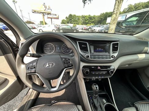 Used 2016 Hyundai Tucson SE w/ Option Group 02 FWD image 10
