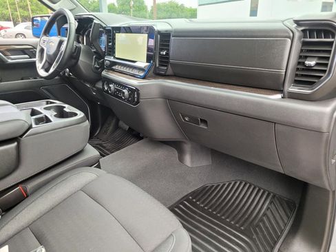 Used 2024 Chevrolet Silverado 1500 LT AWD/4WD image 8