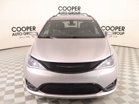 Used 2018 Chrysler Pacifica Touring-L Plus w/ S Appearance Package FWD image 10