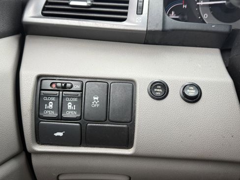 Used 2011 Honda Odyssey EX-L image 24