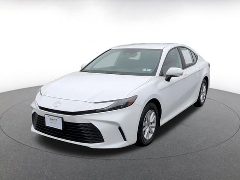 Used 2025 Toyota Camry LE image 6