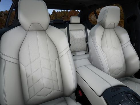 Used 2025 BMW 530i w/ Premium Package image 41