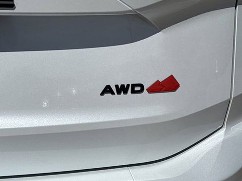 Used 2025 Nissan Rogue SV AWD/4WD image 5
