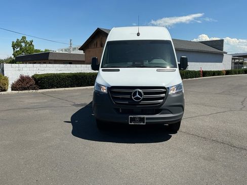 Used 2025 Mercedes-Benz Sprinter 4500 image 3